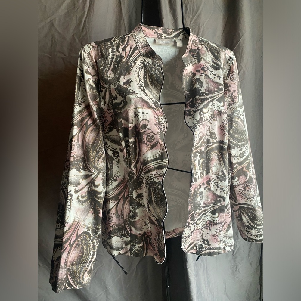 Beautiful colors ! Like New Chicos size 2 Lightweight jacket